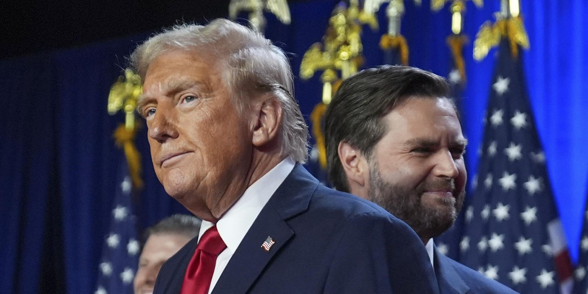 Кандидат в президенты США Дональд Трамп и сенатор Джей Ди Вэнс на выступлении в конференц-центре Палм-Бич, штат Флорида, 6 ноября 2024 года - ИноСМИ, 1920, 22.02.2025