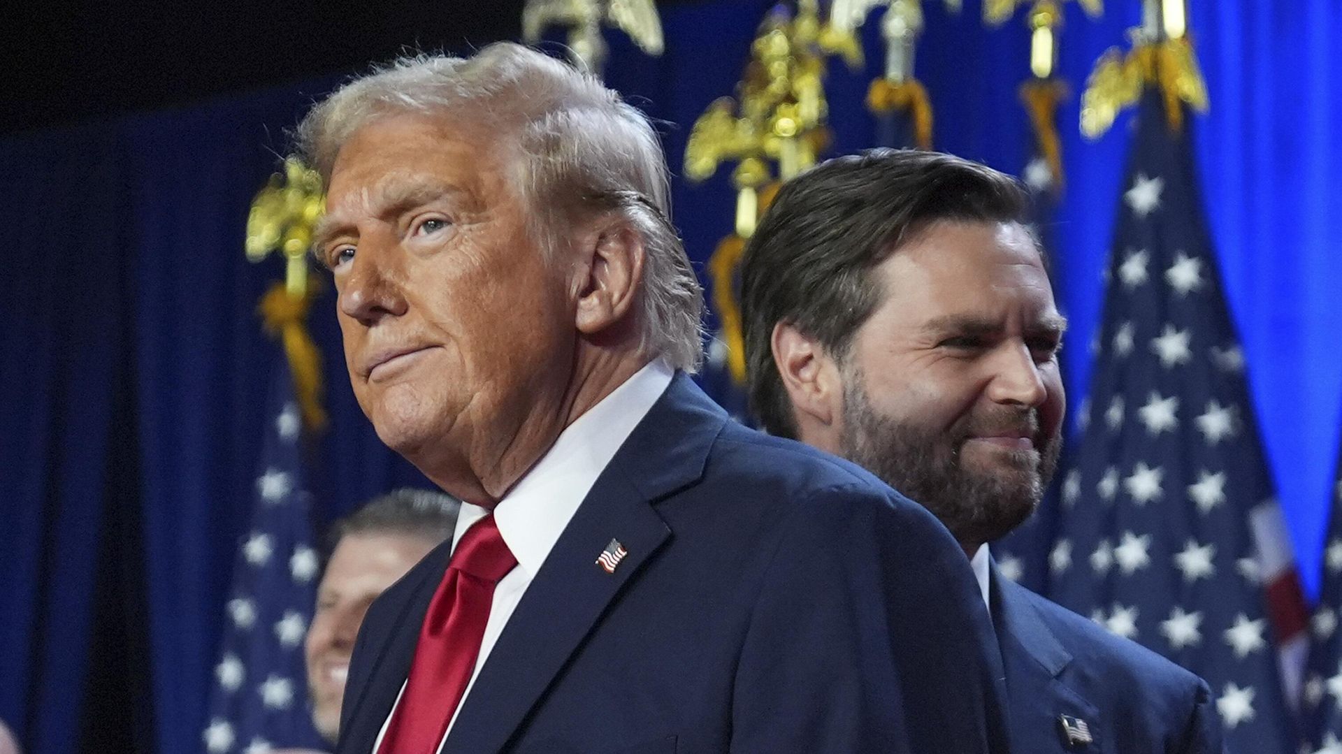 Кандидат в президенты США Дональд Трамп и сенатор Джей Ди Вэнс на выступлении в конференц-центре Палм-Бич, штат Флорида, 6 ноября 2024 года - ИноСМИ, 1920, 16.09.2025