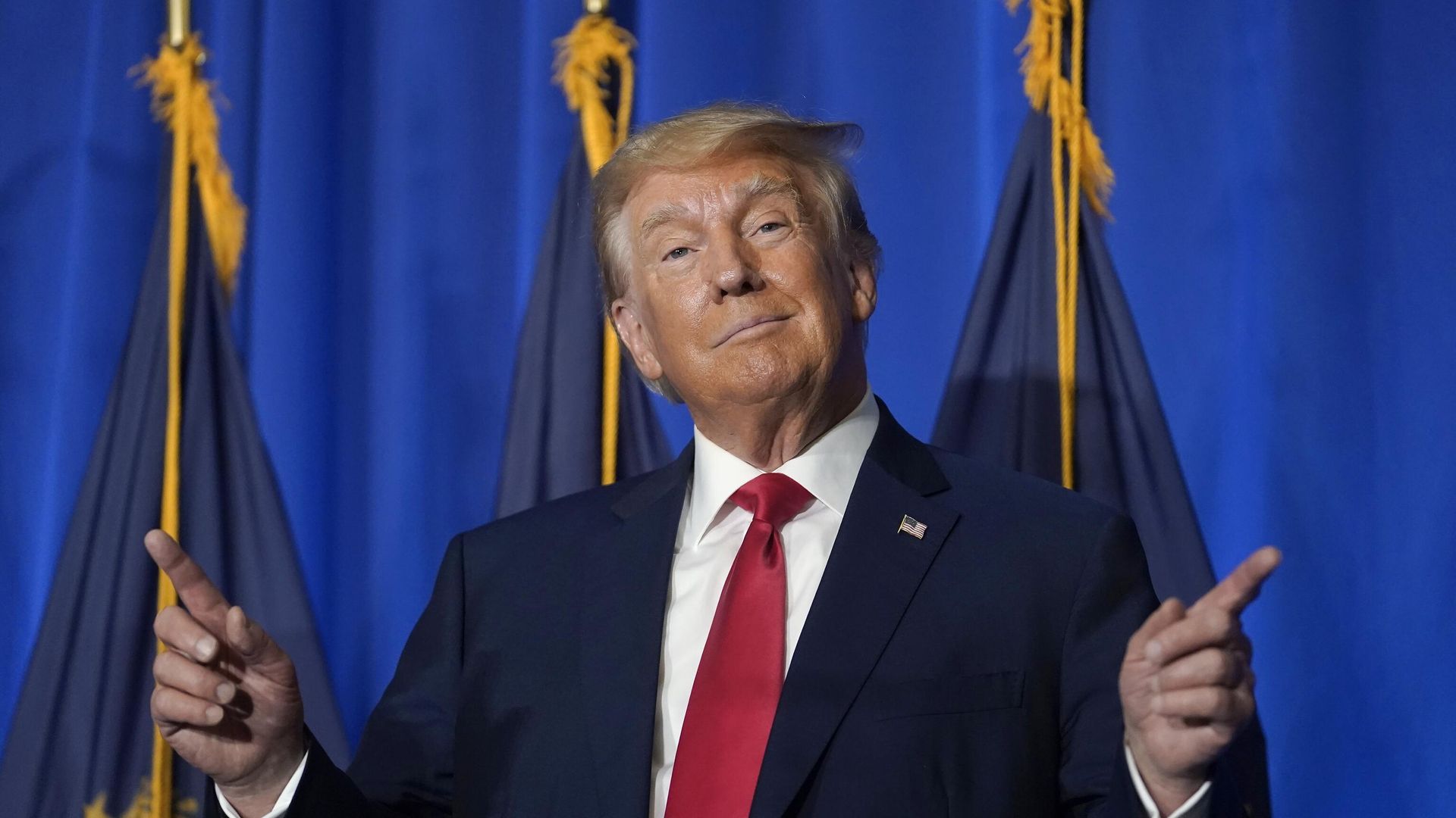 Дональд Трамп перед выступлением на ленче Федерации женщин-республиканцев Нью-Гэмпшира 27 июня 2023 года в городе Конкорде, Северная Каролина. - ИноСМИ, 1920, 31.01.2025