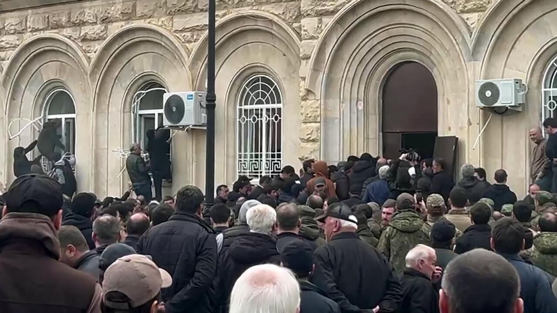 Акция протеста оппозиции в Абхазии - ИноСМИ, 1920, 15.11.2024