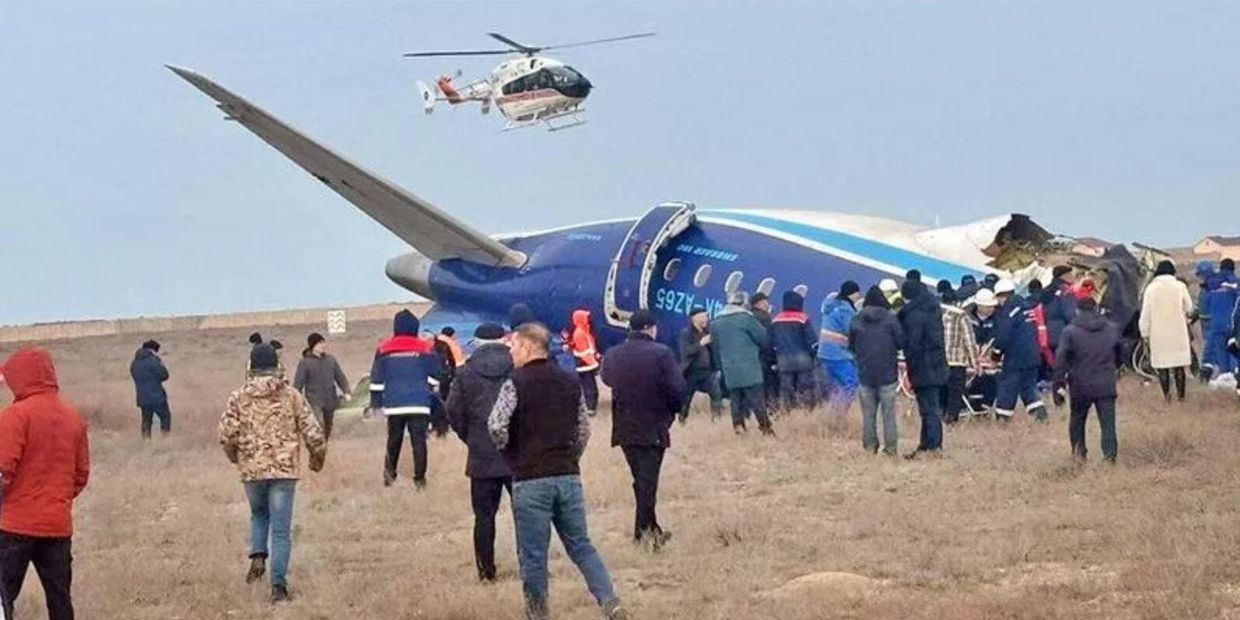 На месте крушения самолета в Актау На месте крушения самолета в Актау