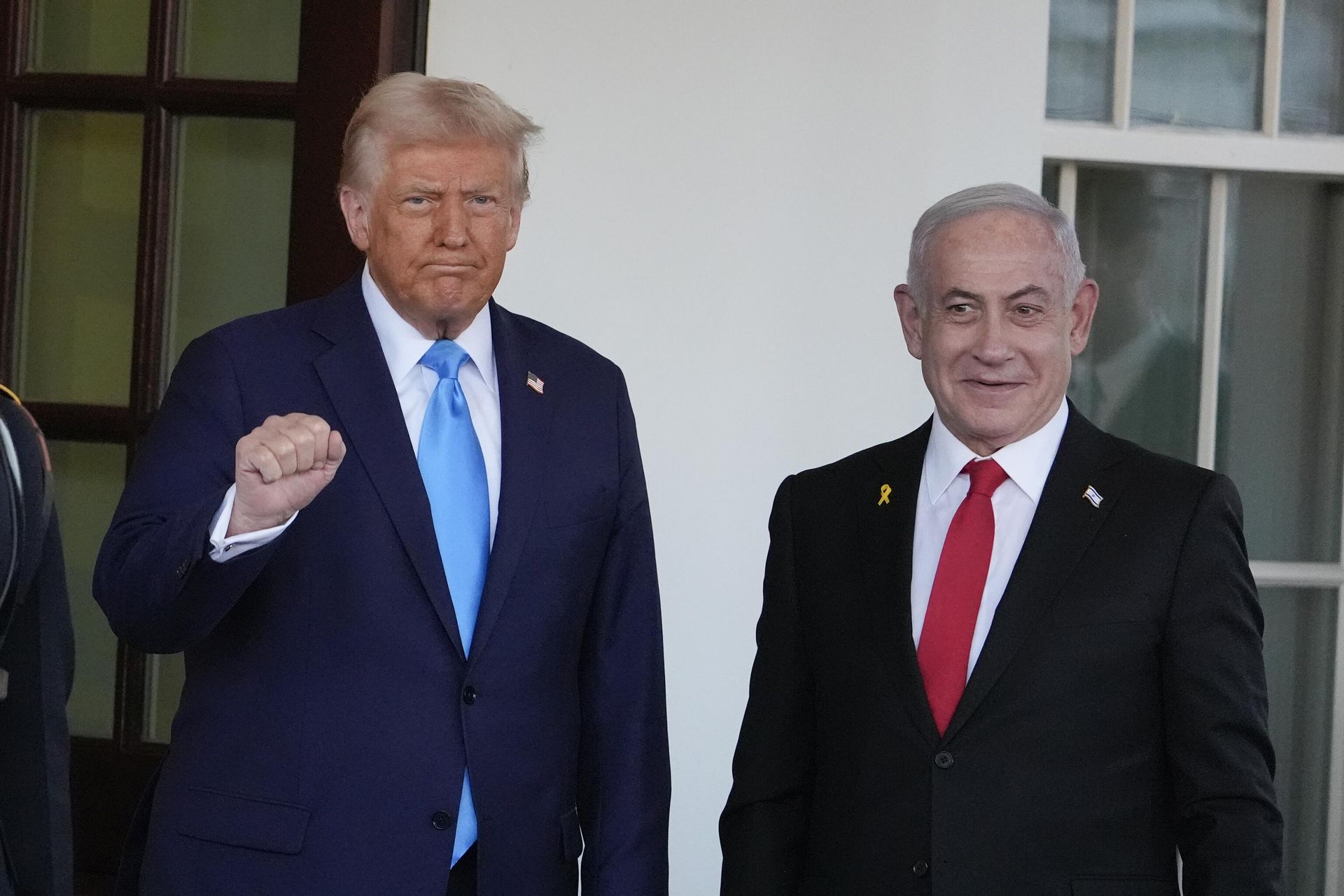 Президент Дональд Трамп приветствует премьер-министра Израиля Биньямина Нетаньяху у Западного крыла Белого дома - ИноСМИ, 1920, 03.04.2026