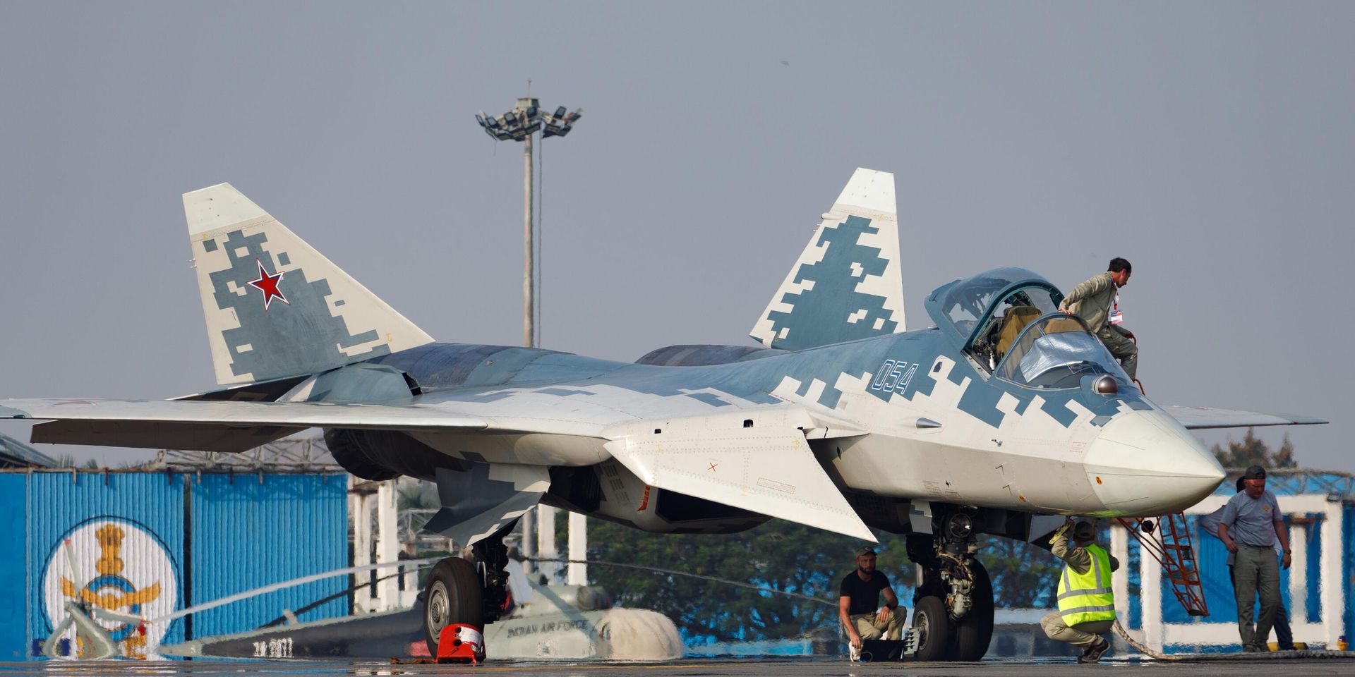 Многофункциональный истребитель пятого поколения Су-57 на международной выставке Aero India 2025 - ИноСМИ, 1920, 11.10.2025