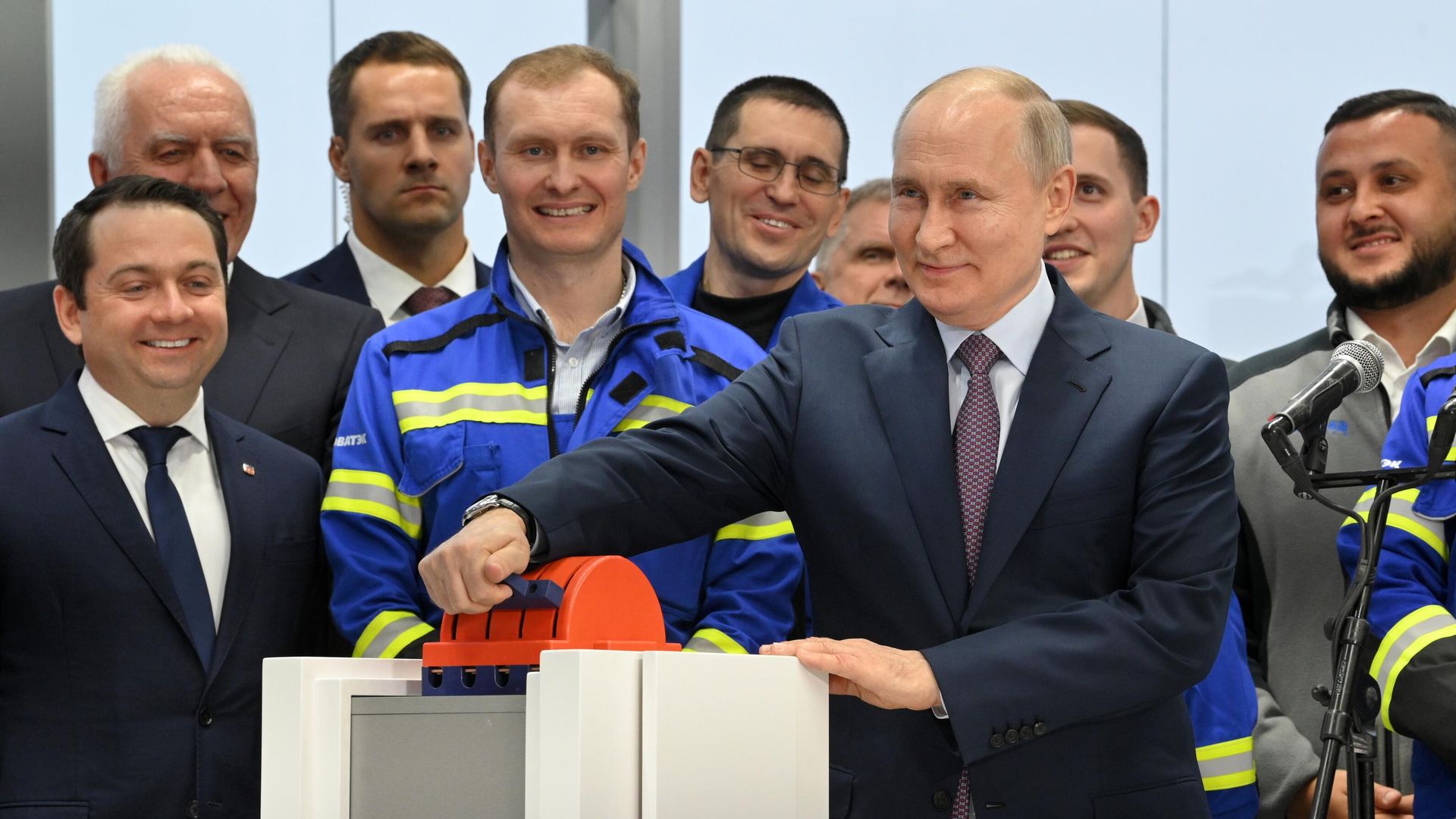 Президент РФ Владимир Путин на церемонии отправки первой технологической линии сжижения природного газа в Мурманской области - ИноСМИ, 1920, 17.02.2025