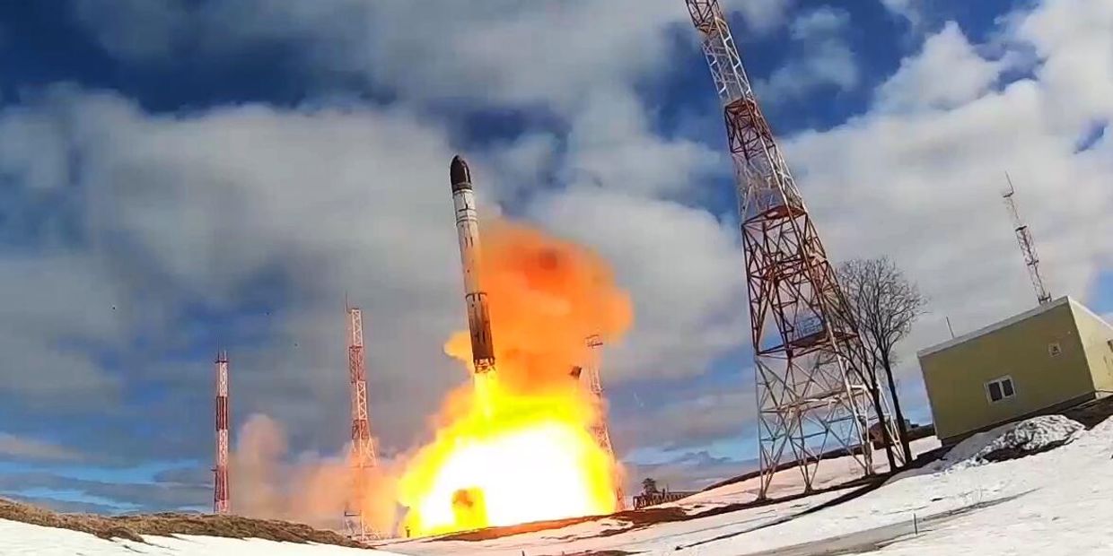 Пуск межконтинентальной баллистической ракеты стационарного базирования Сармат с космодрома Плесецк