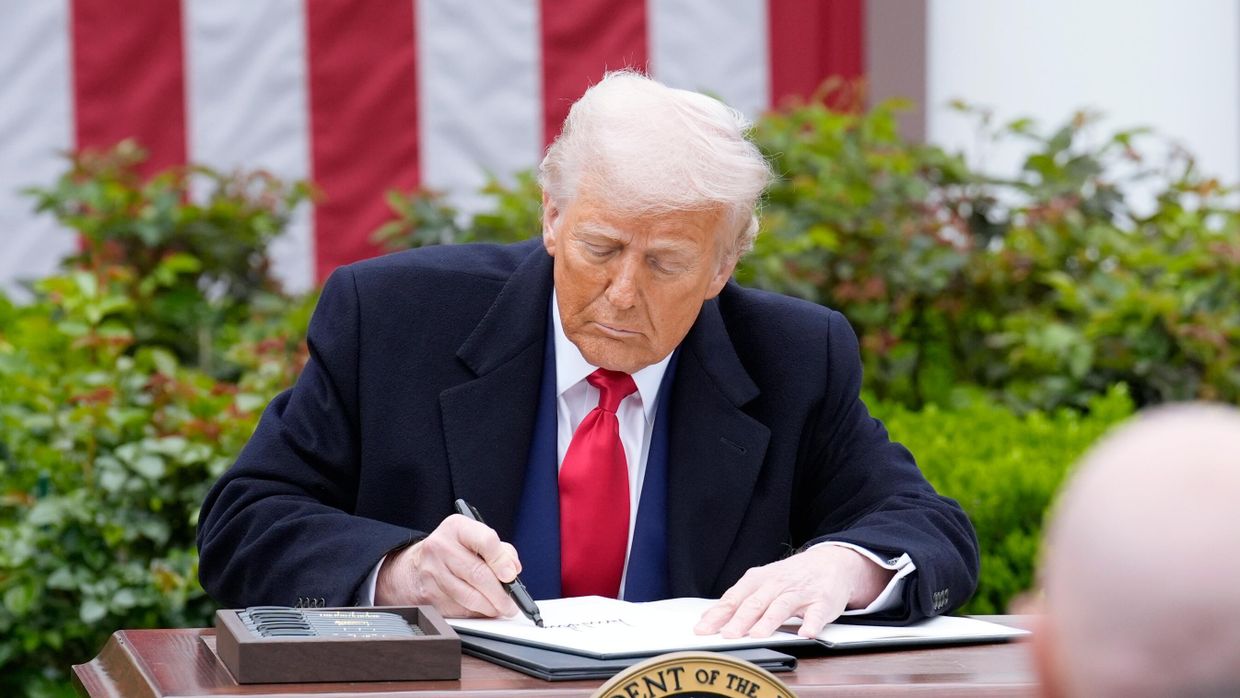 Президент США Трамп объявил о введении пошлин на продукцию других стран