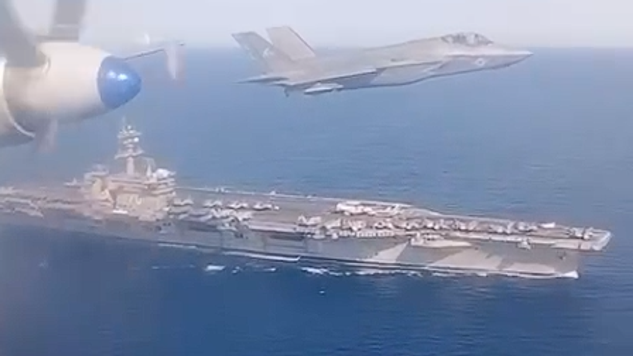 Пролет самолета Ил-38Н Новелла ВМФ России около корабля USS Carl Vinson ВМС США, источник: соцсети