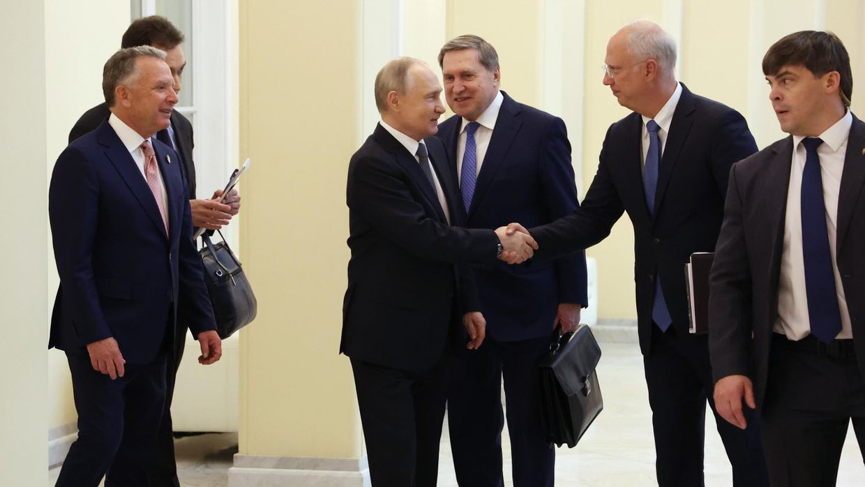Президент Владимир Путин встретился со спецпосланником президента США Стивеном Уиткоффом