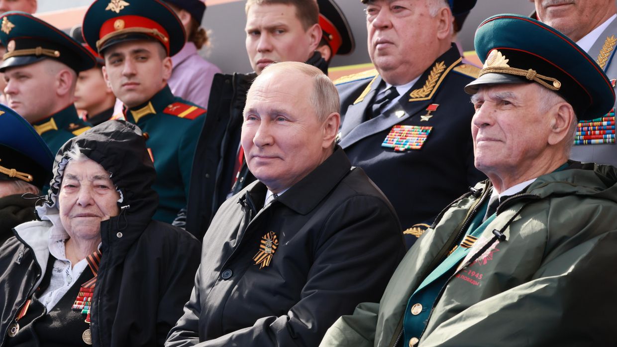 Президент РФ Владимир Путин на военном параде в честь 77-й годовщины Победы в ВОВ