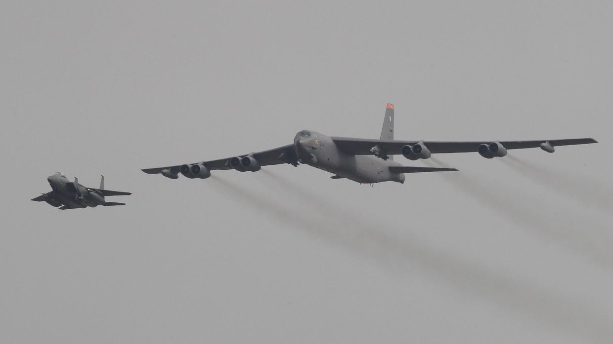 Американский бомбардировщик B-52 пролетел над Южной Кореей в знак демонстрации силы
