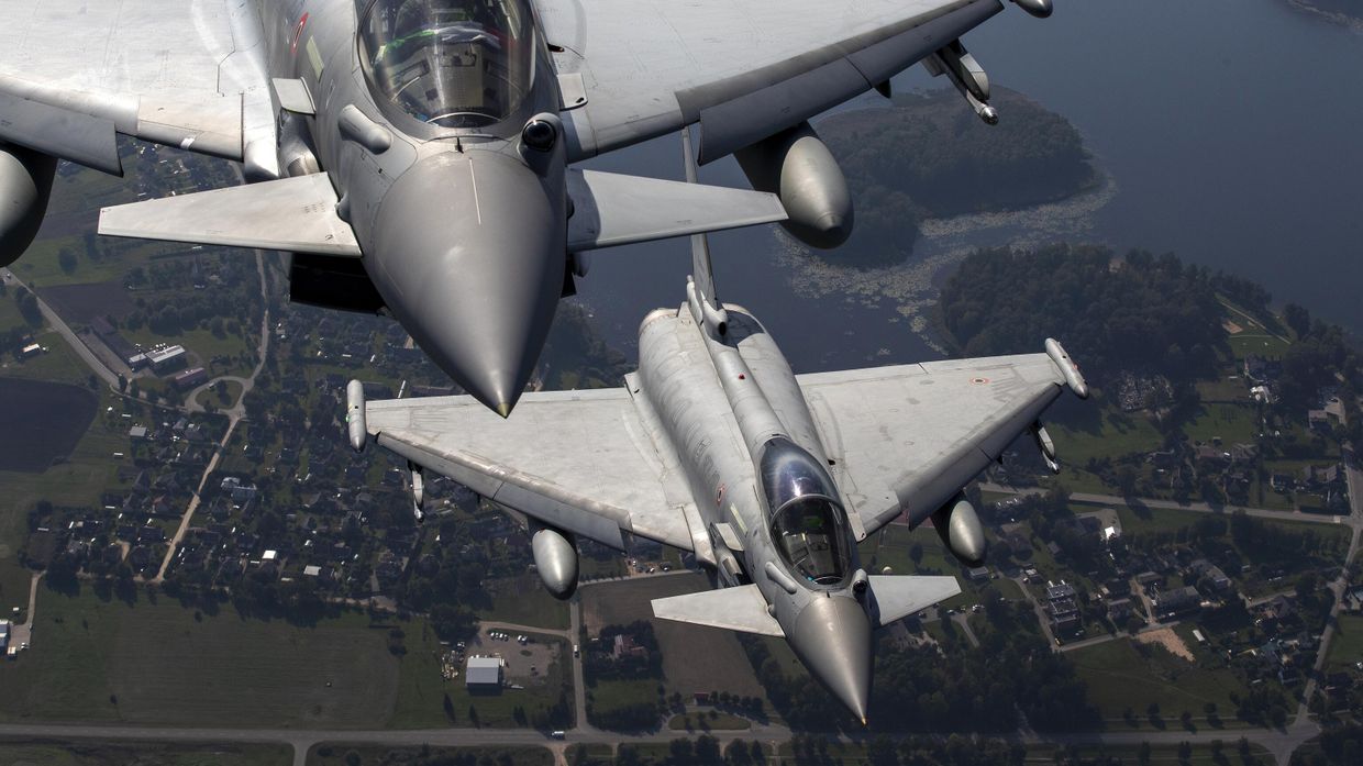 Военные истребители Eurofighter Typhoon ВВС Италии принимают участие в миссии НАТО по охране воздушного пространства стран Балтии - в воздушном пространстве Литвы, 12 сентября 2023 года.