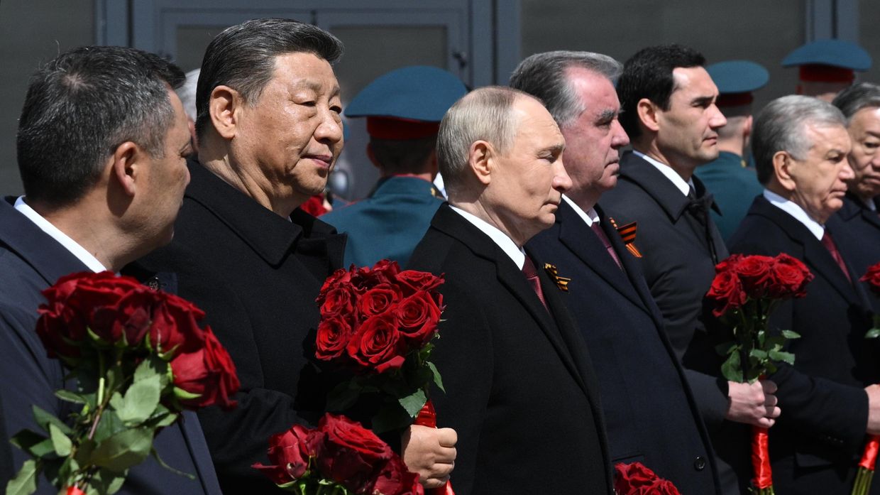 Церемония возложения цветов к Могиле Неизвестного солдата