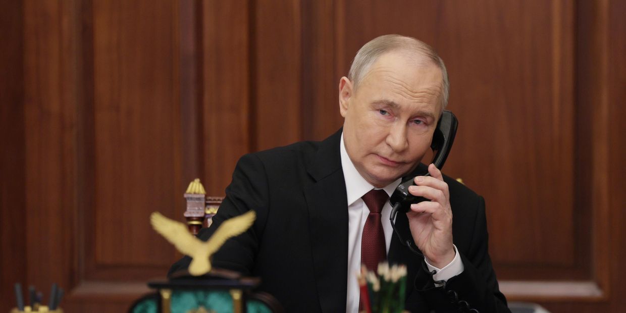 Президент РФ Владимир Путин во время телефонного разговора