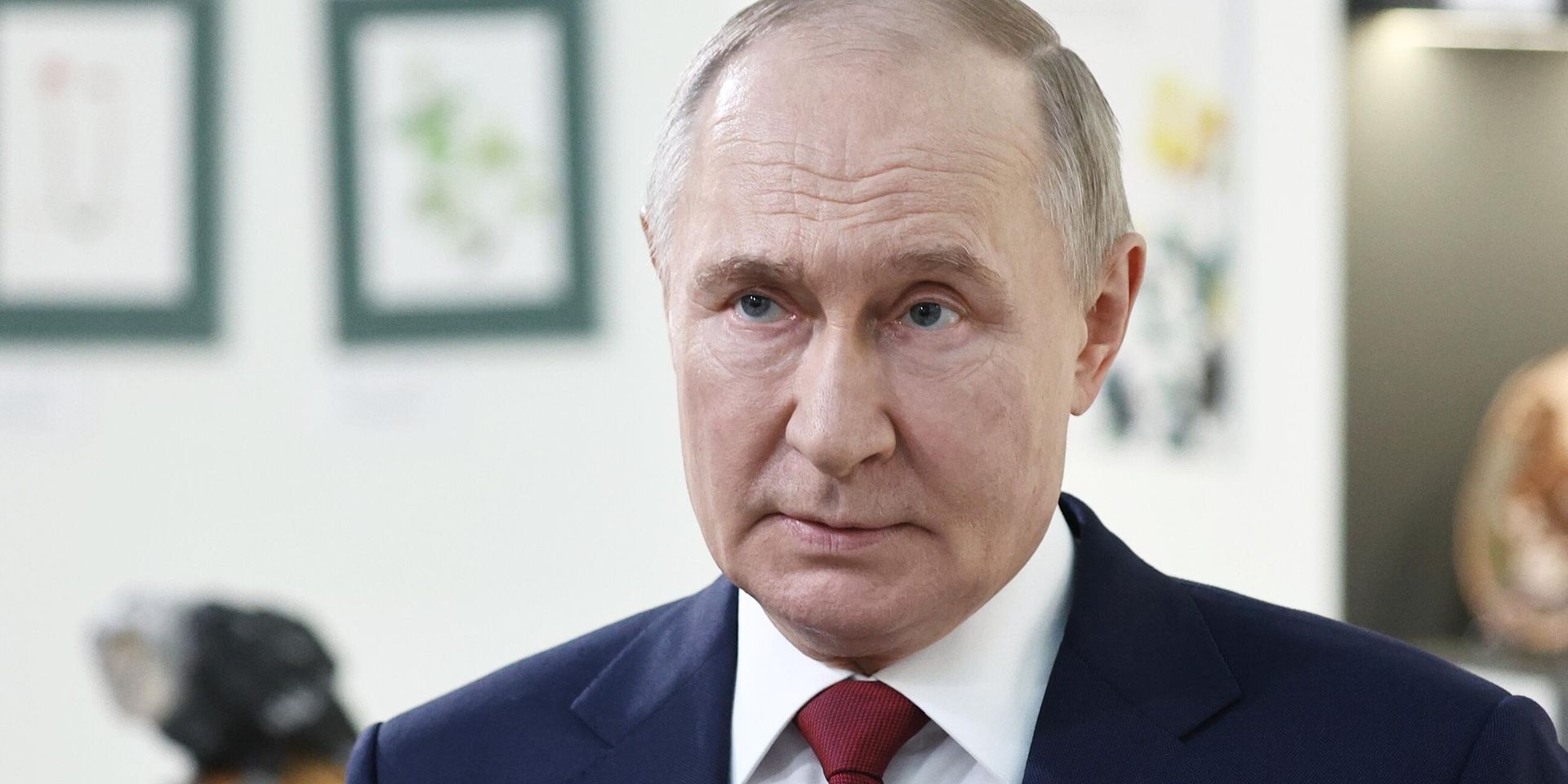 Президент РФ Владимир Путин выступает перед журналистами в образовательном центре Сириус после телефонного разговора с президентом США Дональдом Трампом 19 мая 2025 года - ИноСМИ, 1920, 20.05.2025