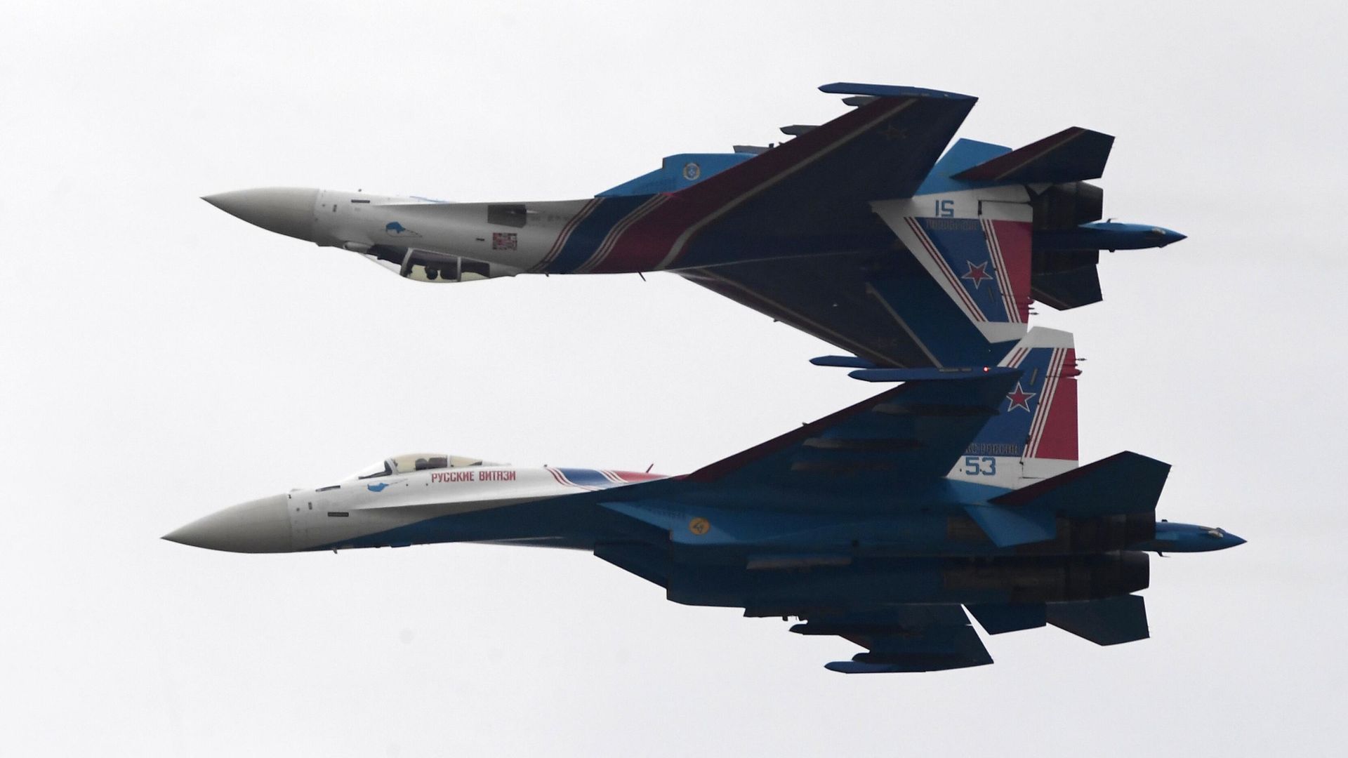 Группа высшего пилотажа Русские витязи на самолетах Су-35С во время динамического показа авиатехники - ИноСМИ, 1920, 02.02.2026