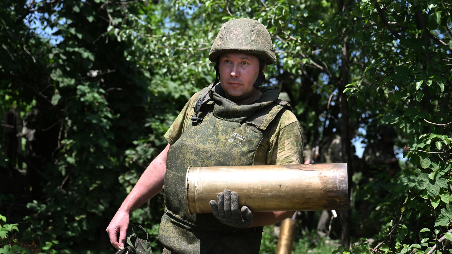 Военнослужащий расчета самоходной артиллерийской установки (САУ) Мста-С группировки войск Центр ВС РФ - ИноСМИ, 1920, 19.09.2025
