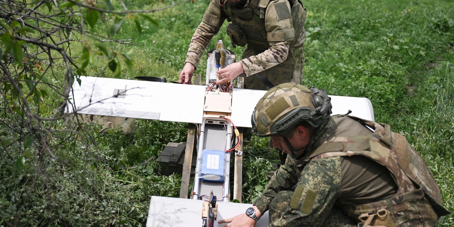 Боевая работа расчета ударного БПЛА Молния группировки войск Центр на Красноармейском направлении СВО - ИноСМИ, 1920, 15.09.2025