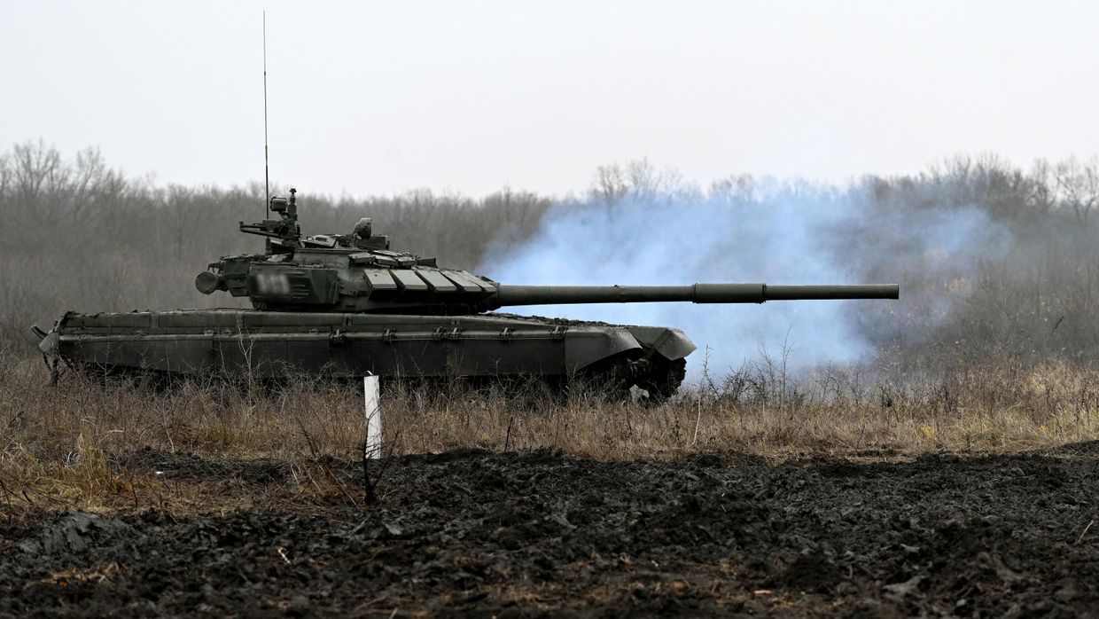 Танк Т-72Б3 во время подготовки танковых экипажей на полигоне учебного центра Южного военного округа