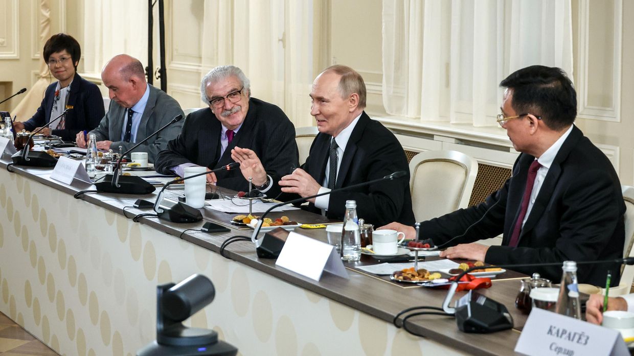 Президент Владимир Путин встретился с руководителями международных информационных агентств