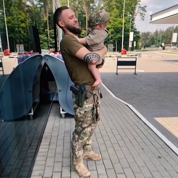 Боевик Азова*, кадр из видео