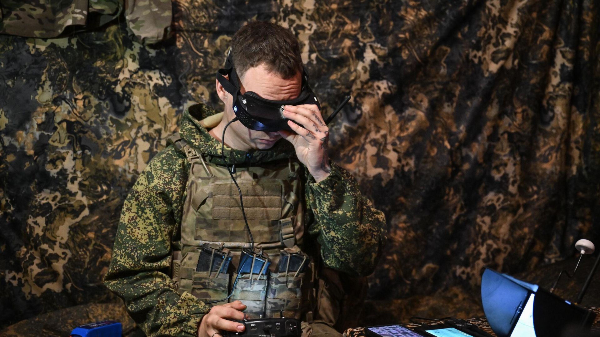 Военнослужащий расчета ударного БПЛА Молния группировки войск Центр на Красноармейском направлении специальной военной операции - ИноСМИ, 1920, 19.09.2025