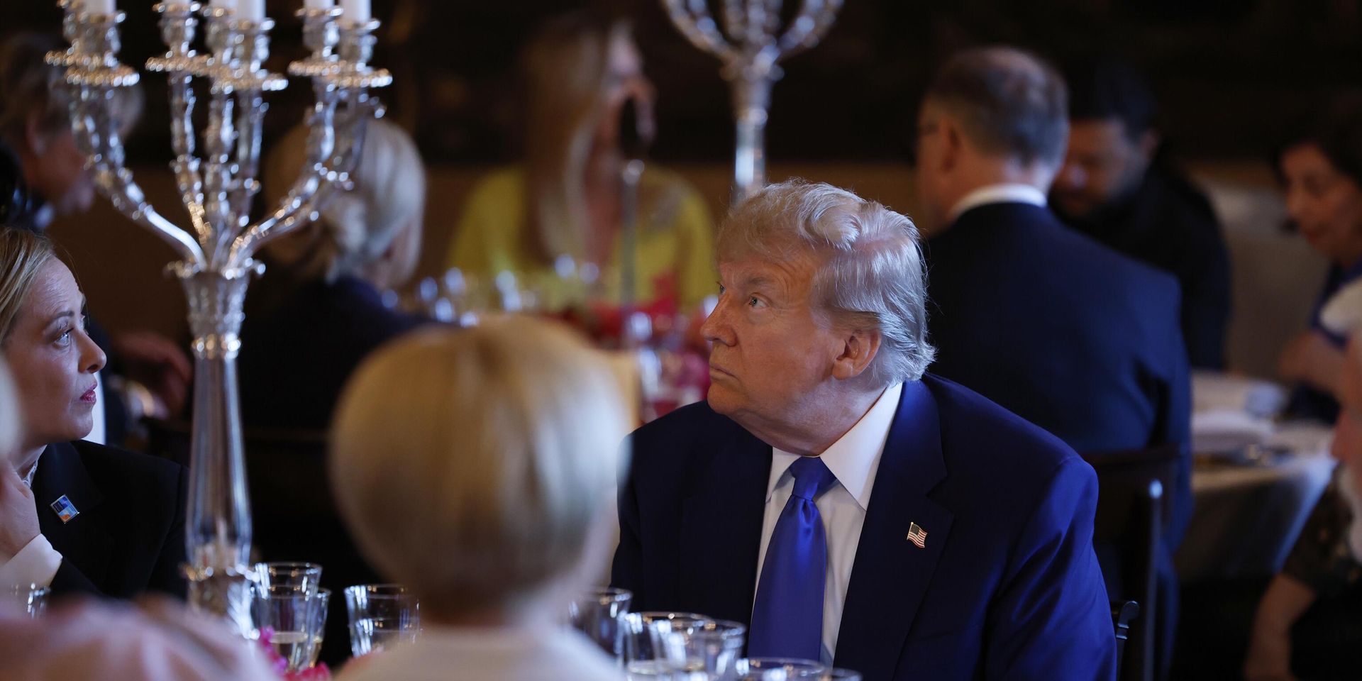 Президент Дональд Трамп и премьер-министр Италии Джорджия Мелони (слева) на ужине с главами государств и правительств стран НАТО в преддверии саммита НАТО в Гааге, Нидерланды, 24 июня 2025 года. - ИноСМИ, 1920, 15.04.2026