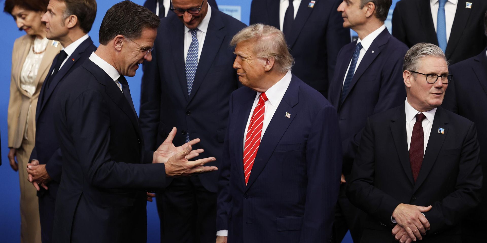 Президент Дональд Трамп беседует с генеральным секретарем НАТО Марком Рютте на саммите НАТО в Гааге 25 июня 2025 года - ИноСМИ, 1920, 01.07.2025