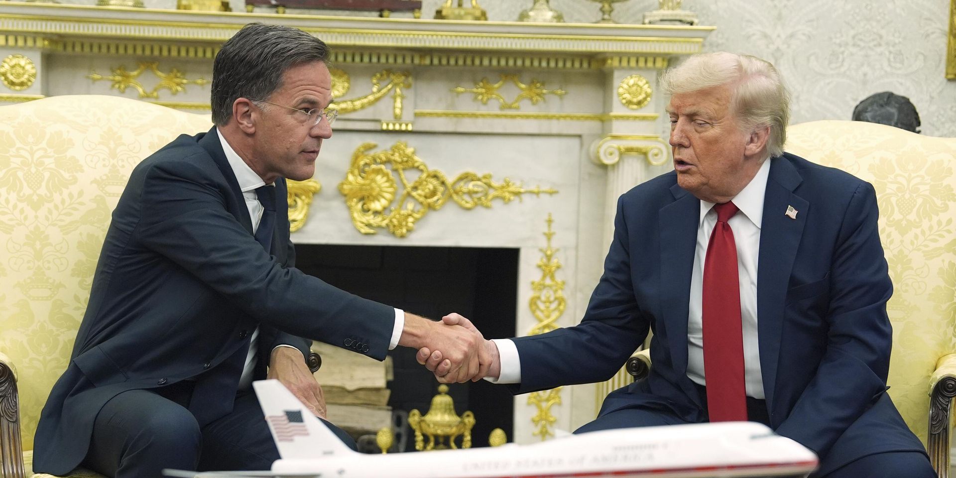Президент Дональд Трамп на встрече с генеральным секретарем НАТО Марком Рютте в Белом доме объявил, что отправит оружие Украине через НАТО - ИноСМИ, 1920, 15.07.2025