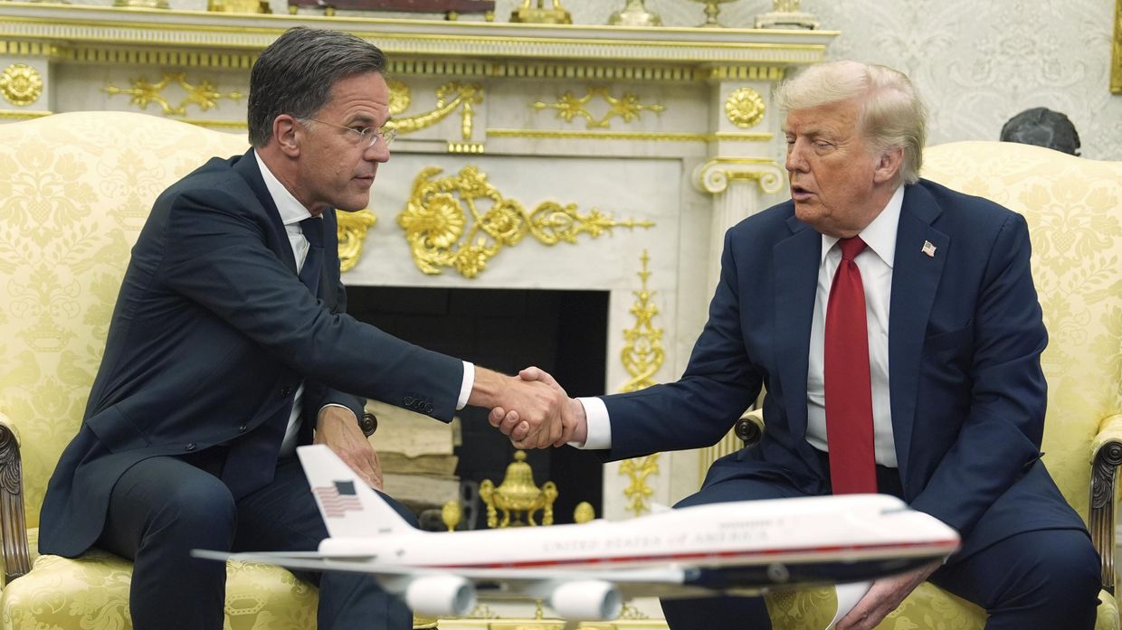 Президент Дональд Трамп на встрече с генеральным секретарем НАТО Марком Рютте в Белом доме объявил, что отправит оружие Украине через НАТО