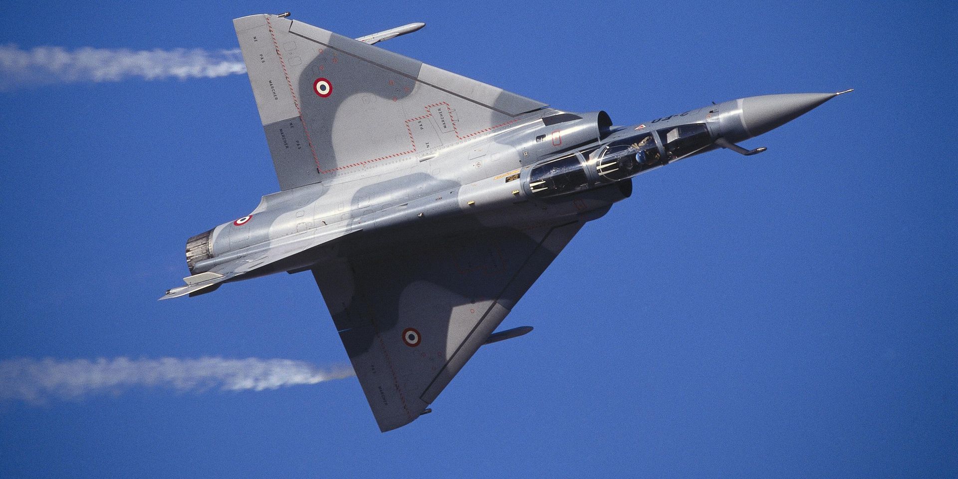 Самолет французских ВВС Dassault Mirage 2000 на Международном авиасалоне в Дубае в 1997 году. - ИноСМИ, 1920, 23.07.2025