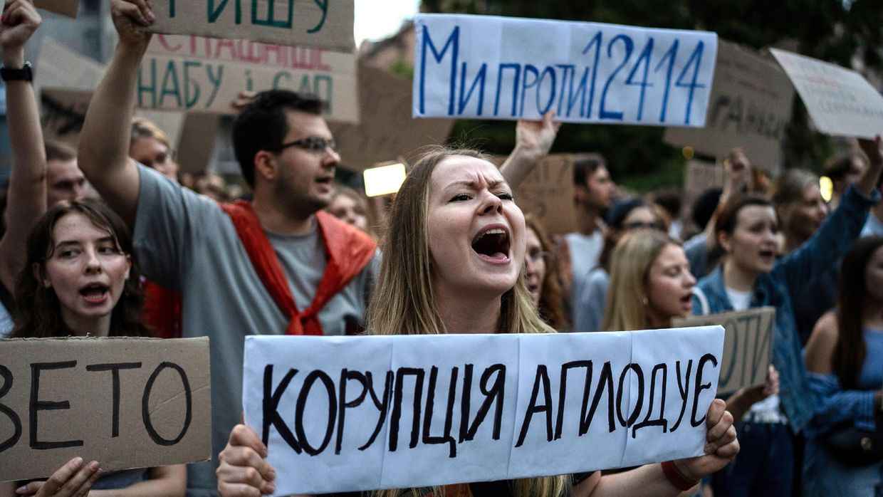Участники акции протеста в Киеве, Украина. 22 июля 2025 года