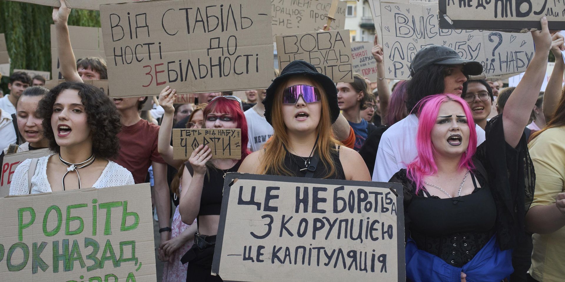 Акция протеста против нового законопроекта, предложенного Владимиром Зеленским по НАБУ и САП, с требованиями о восстановлении независимости антикоррупционных органов страны. Киев, 24 июля 2025 года. - ИноСМИ, 1920, 08.09.2025