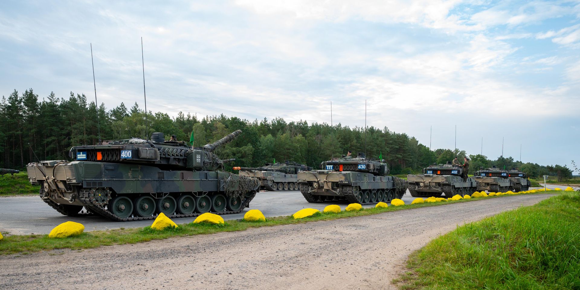 Танки Leopard 2 A7V вооруженных сил Германии стоят на тренировочном полигоне в Нижней Саксонии - ИноСМИ, 1920, 23.10.2026