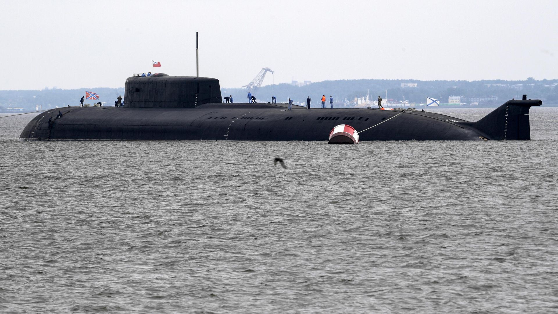 Атомный подводный ракетоносный крейсер Орёл после завершения репетиции парада в честь Дня Военно-морского флота в Кронштадте - ИноСМИ, 1920, 09.12.2025