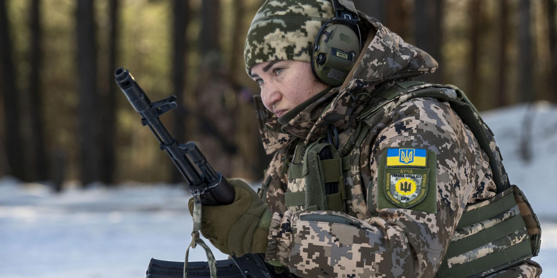 Группа женщин-добровольцев проходит подготовку по тактической стрельбе на Украине. 8 февраля 2025 года - ИноСМИ, 1920, 01.08.2025