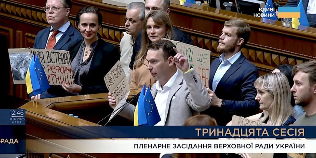 Верховная Рада во время голосования 31 июля 2025 года с осуждением того самого законопроекта,  за который проголосовала на прошлой неделе
