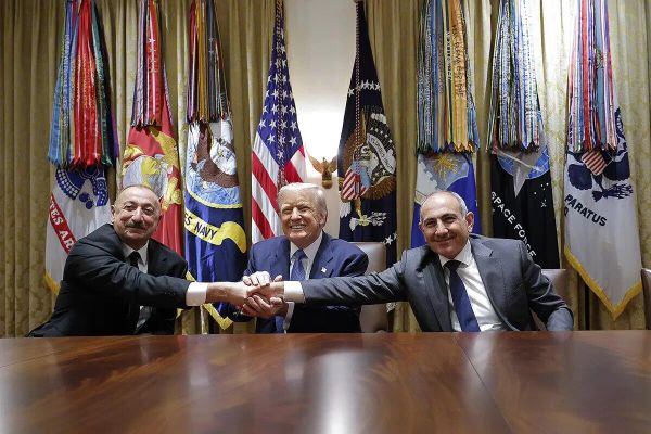 Дональд Трамп встречается в Вашингтоне с президентом Азербайджана Ильхамом Алиевым и премьер-министром Армении Николом Пашиняном