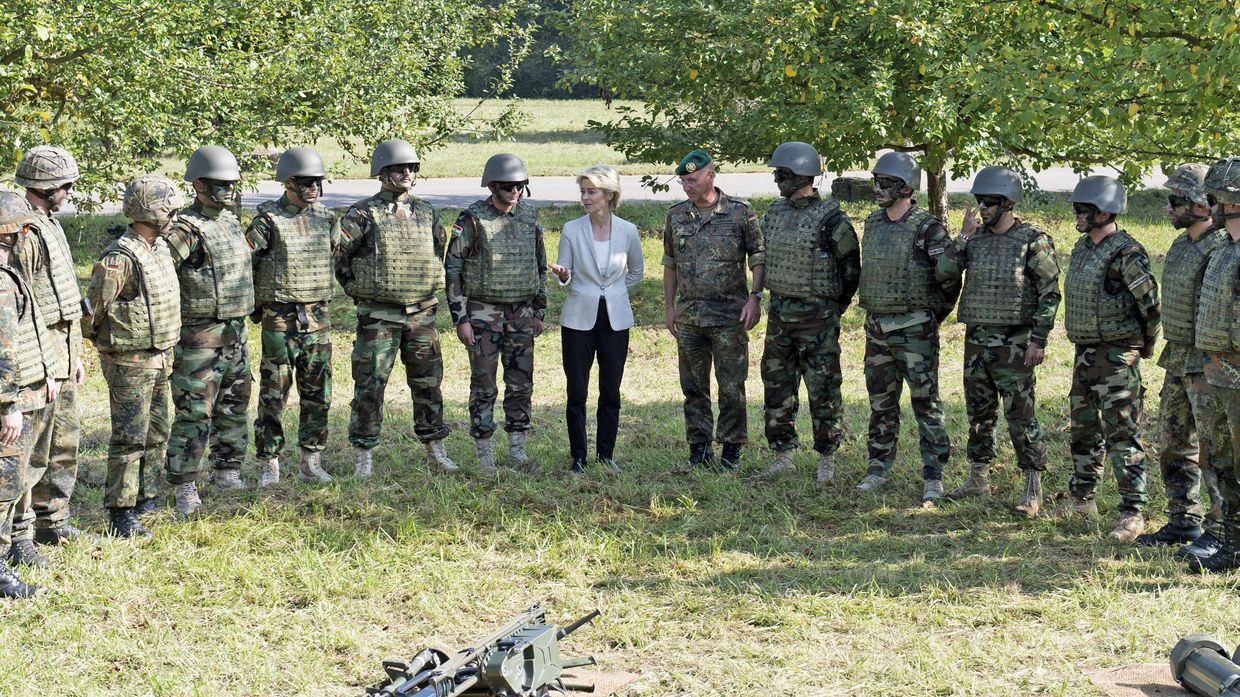 Урсула фон дер Ляйен в пехотной школе Федеральных вооруженных сил Германии