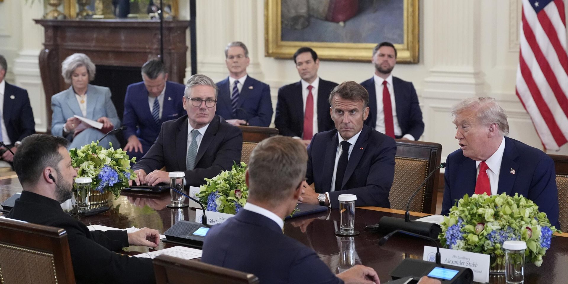 Президент Дональд Трамп во время встречи с европейскими лидерами в Восточном зале Белого дома 18 августа 2025 года - ИноСМИ, 1920, 27.11.2025