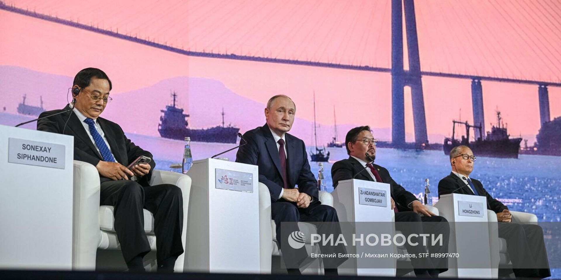 5 сентября 2025. Президент РФ Владимир Путин на пленарной сессии Восточного экономического форума. - ИноСМИ, 1920, 05.09.2025