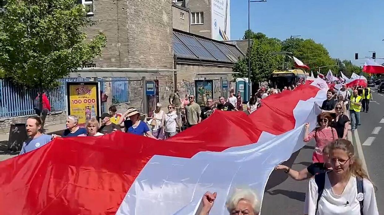 Марш в Варшаве против вовлечения Польши в боевые действия на Украине