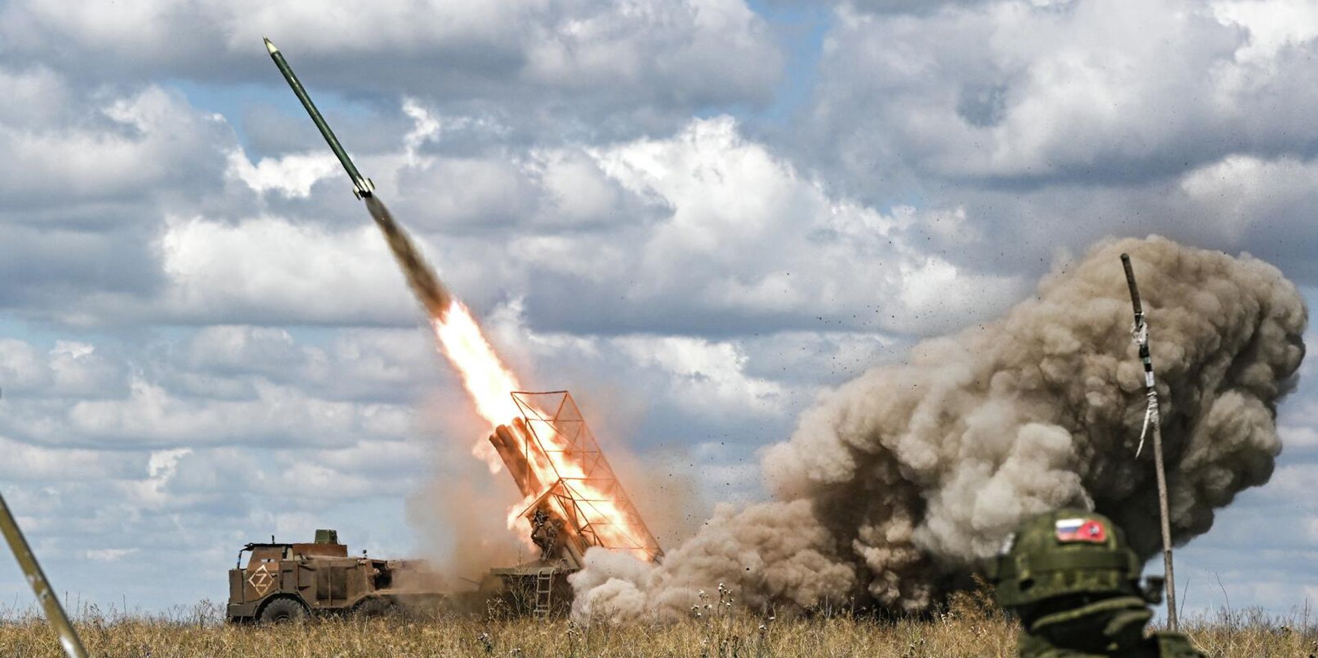 Боевая работа расчета установки РСЗО Ураган 288-й гвардейской артиллерийской бригады группировки войск Запад - ИноСМИ, 1920, 30.01.2026
