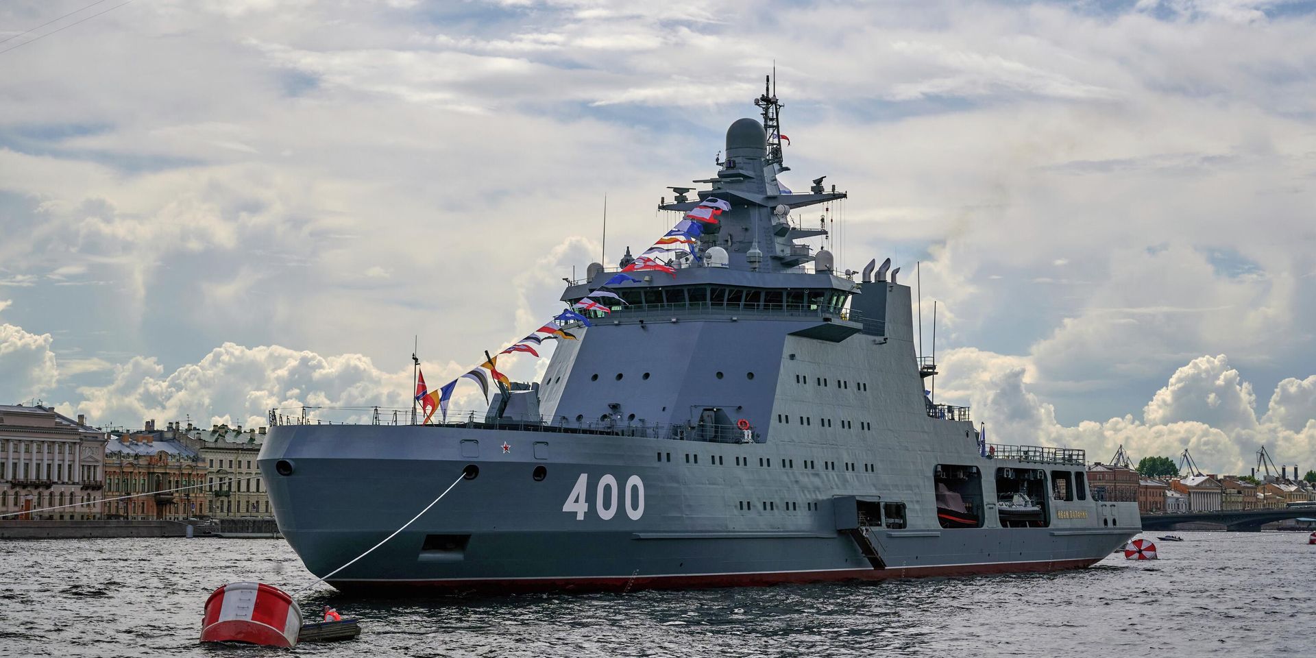 Патрульный корабль ледового класса Иван Папанин проекта 23550 в акватории Невы в преддверии Дня ВМФ в Санкт-Петербурге - ИноСМИ, 1920, 12.09.2025