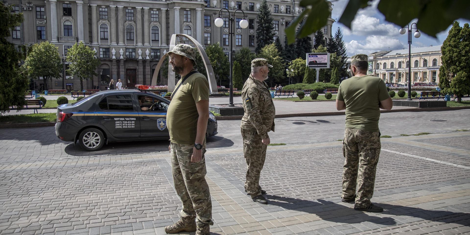 Сотрудники Харьковского ТЦК патрулируют улицы в одном из ключевых мест города, чтобы найти мужчин призывного возраста - ИноСМИ, 1920, 15.09.2025