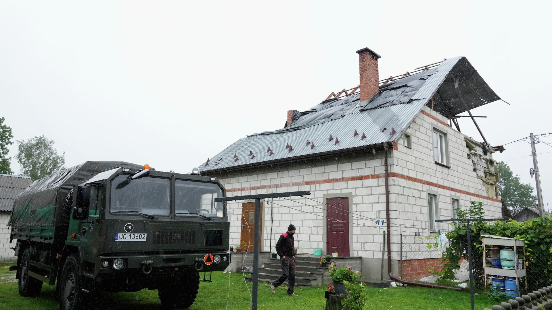 Поврежденный после атаки дронов дом в Варыках недалеко от Люблина, Польша - ИноСМИ, 1920, 19.09.2025