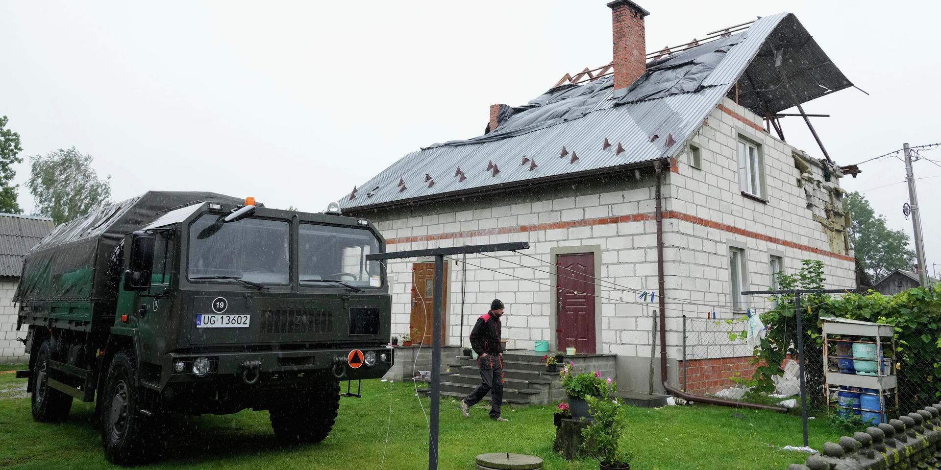 Поврежденный после атаки дронов дом в Варыках недалеко от Люблина, Польша - ИноСМИ, 1920, 19.09.2025