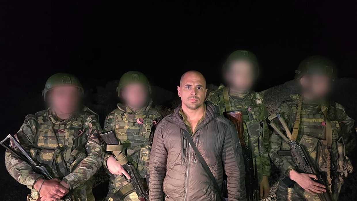 Пирсон Шарп во время поездки в Донбасс