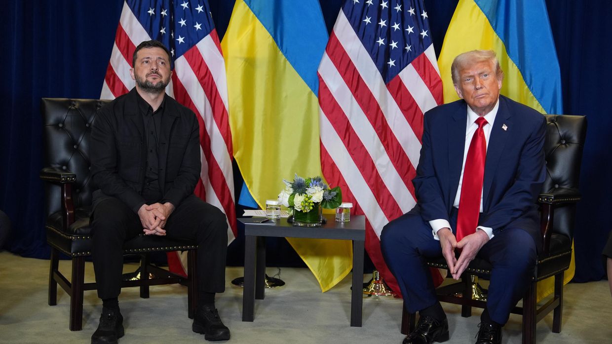 Президент Дональд Трамп  на встрече с Владимиром Зеленским во время Генеральной Ассамблеи ООН в Нью-Йорке, 23 сентября 2025 года