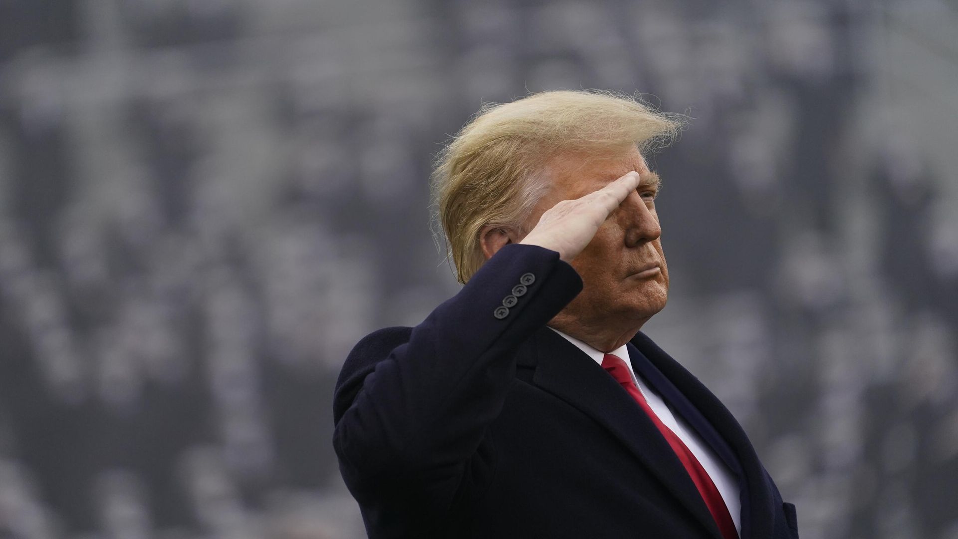 Президент США Дональд Трамп отдает честь  - ИноСМИ, 1920, 10.10.2025