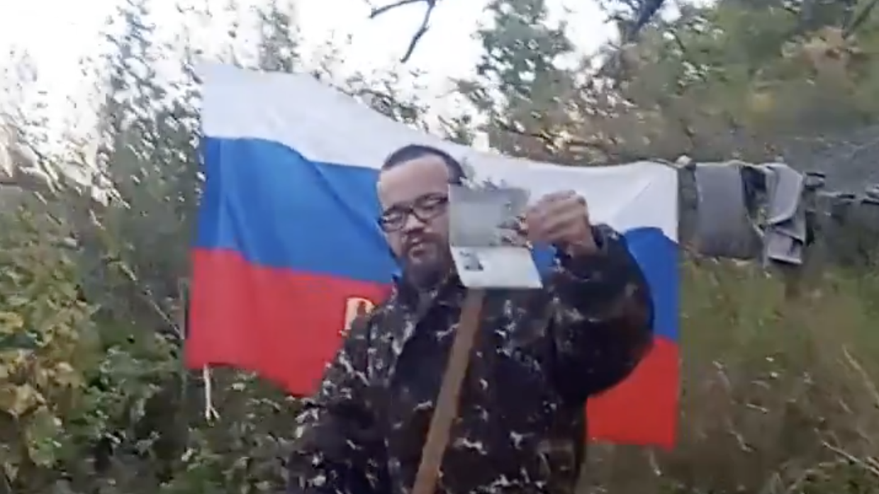 Британец сжег свой паспорт в поддержку России